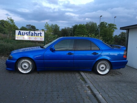 Autoglastoenung - Autoglastönung & Scheibentönung vom Profi in Wiesbaden Autoglastoenung, spezialisiert auf professionelle Autoglastönung und Scheibentönung für Fahrzeuge aller Art in Wiesbaden, Hessen. Moderne Designs, UV-Schutz und Sichtschutz durch hochwertige Tönungsfolien.